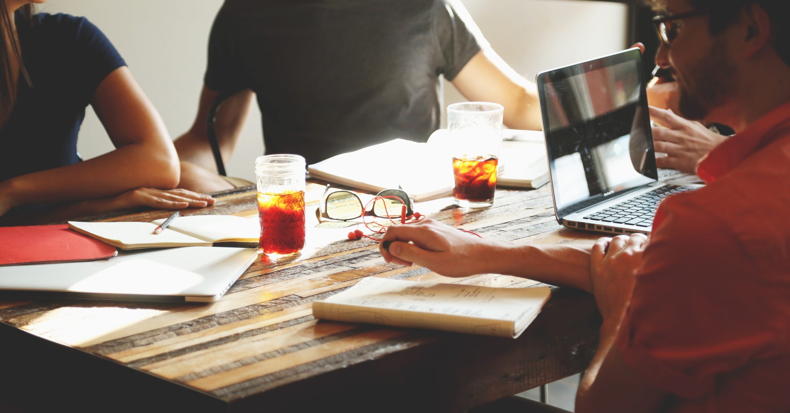 cmos agencias publicidad tendencias 2025